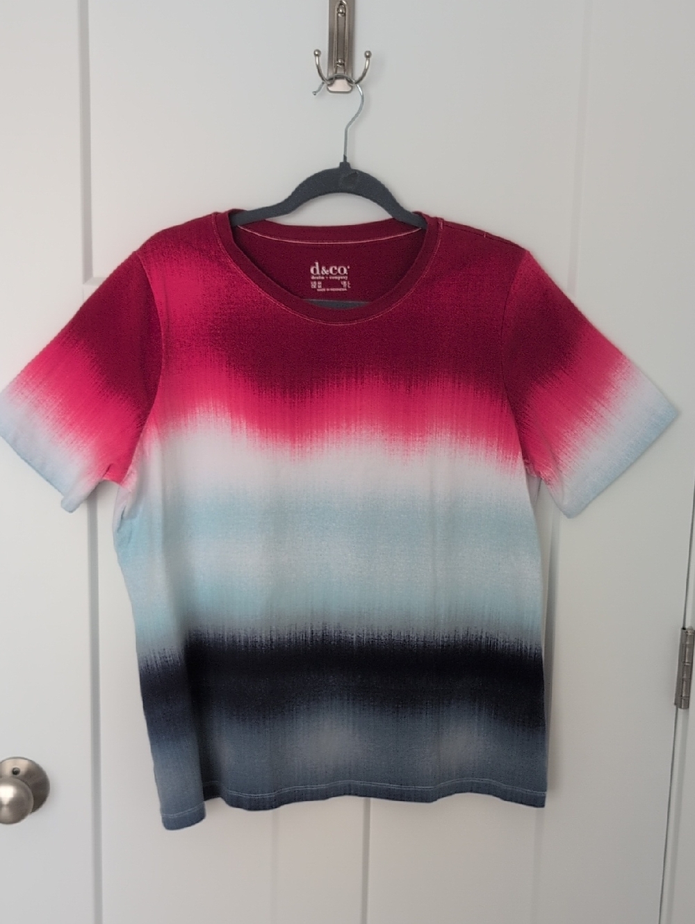 d&co Ombre Stripe Crewneck Tee, Red, White, and Blue Size M